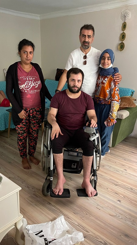 Dernek kurucularımız Ali Kaynar ve Bekir Kaynar’ın Akülü tekerlekli sandalye dağıtımından bazı kareler.