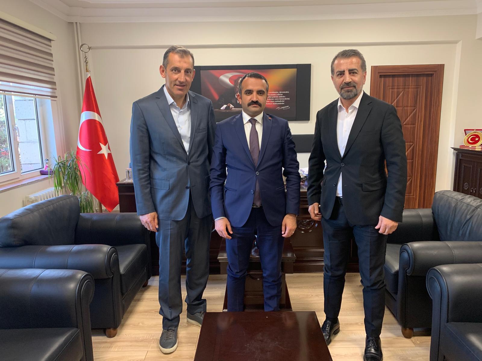 Dernek kurucularımız Ali Kaynar ve Bekir Kaynar’ın Akülü tekerlekli sandalye dağıtımından bazı kareler.