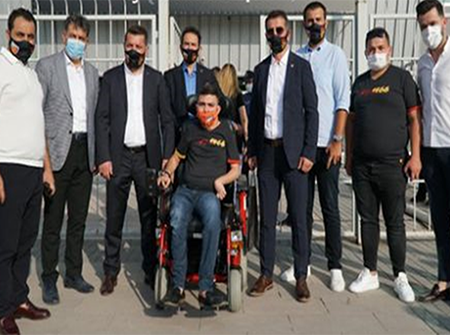 Dernek kurucularımız Ali Kaynar ve Bekir Kaynar’ın Akülü tekerlekli sandalye dağıtımından bazı kareler.